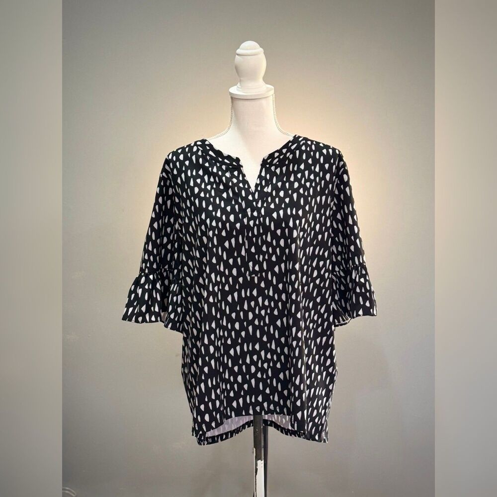 B/W Chico's S/S Ruffle Sleeve Blouse Size 3 (16) EUC